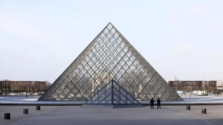 Tanquen el  Museu Louvre i el Palau de Versailles &quot;per raons de seguretat&quot; en plena alerta antiterrorista