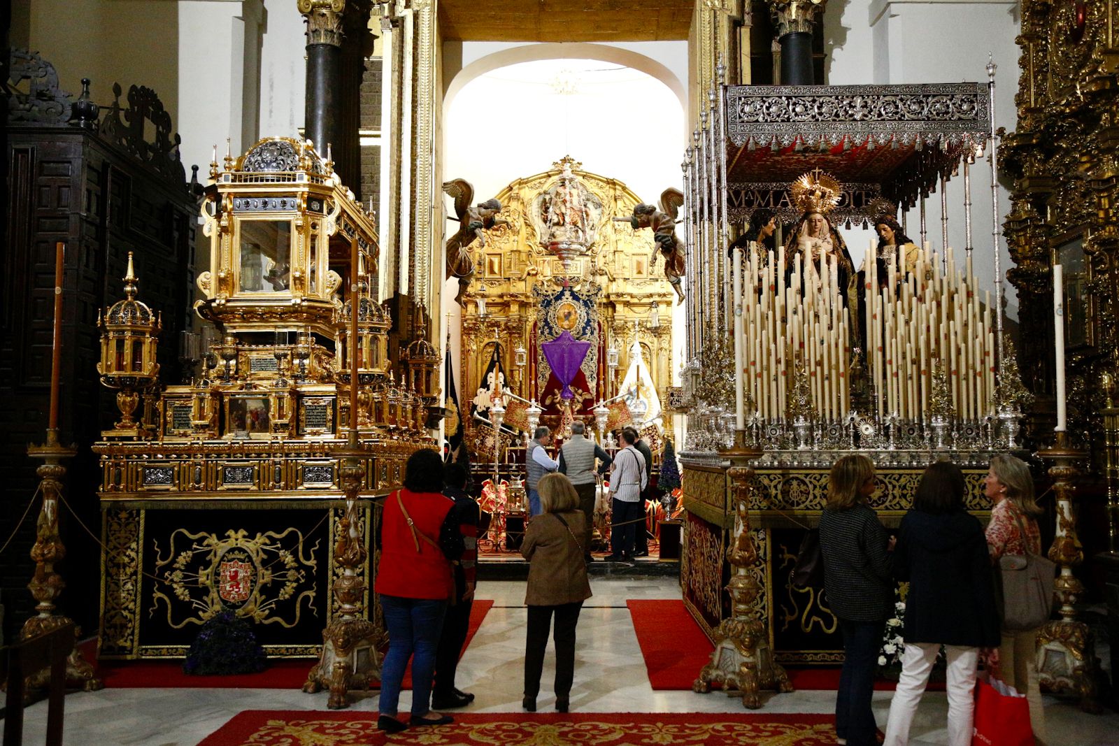 Los templos cordobeses, en la quietud de la espera por la Semana Santa