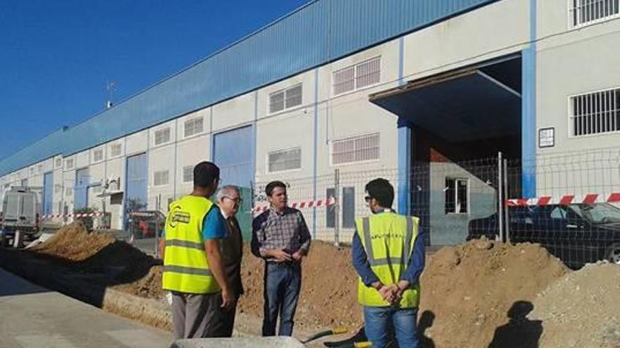 Crevillent actúa contra los levantamientos del suelo en la carretera de La Estación