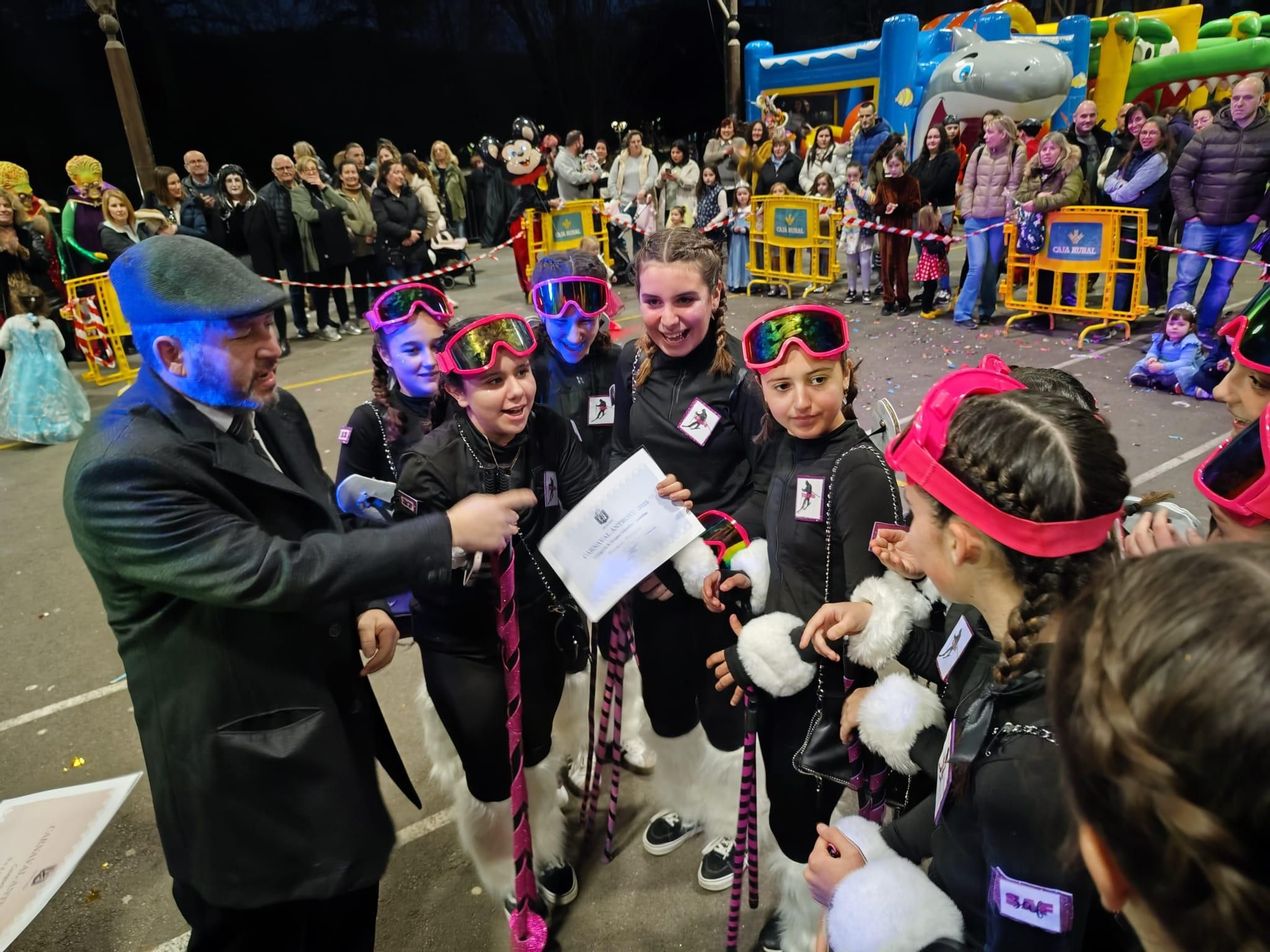 Todas las imágenes del concurso de disfraces de Grado: así fue la gran fiesta en El Frontón