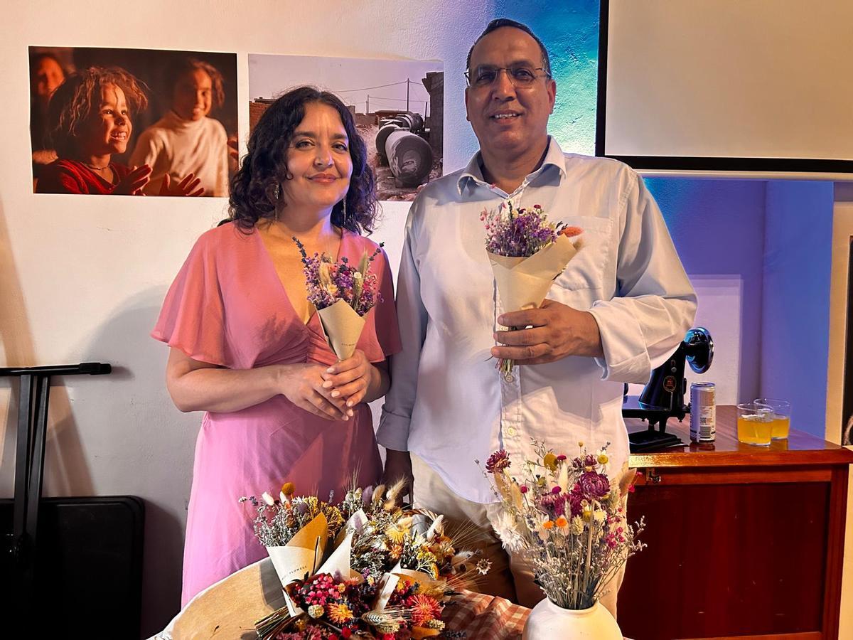 Lupe Miñana, de Pitimini Flowers y Yacub El Mami, delegado saharaui en la Comunitat Valenciana