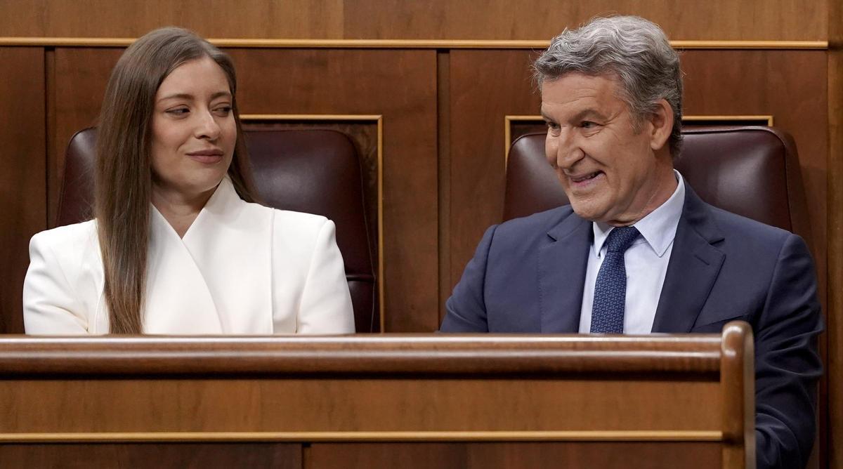 Alberto Núñez Feijóo y Ester Muñoz. Sesión de control al Gobierno en el Congreso de los Diputados.
