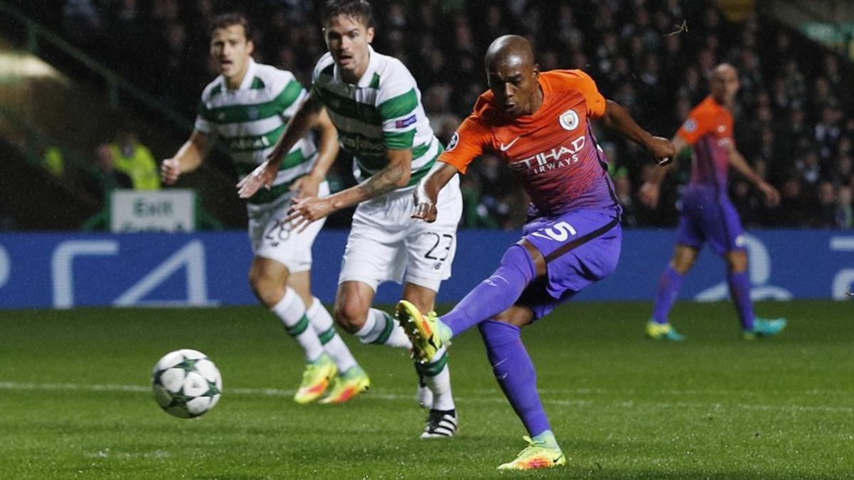 Fernandinho marca el primer tanto del City en el Celtic Park