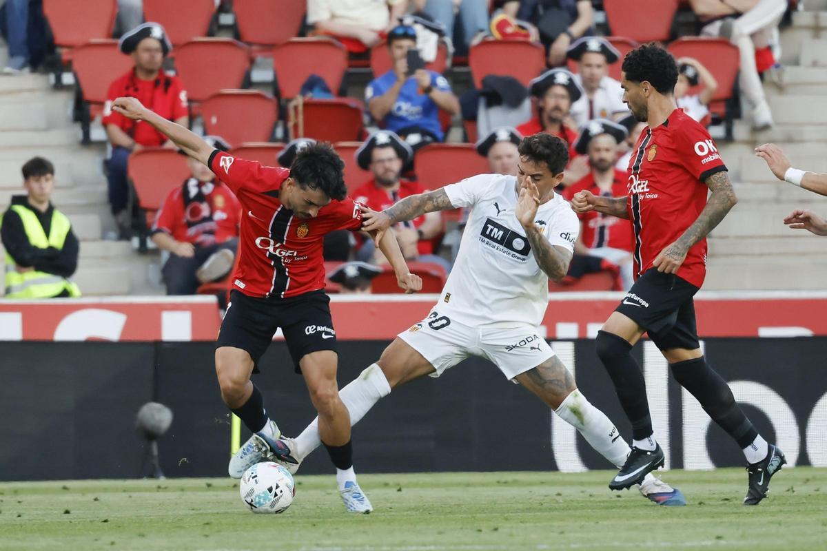 Saravia, en su debut con el Valencia en Mallorca
