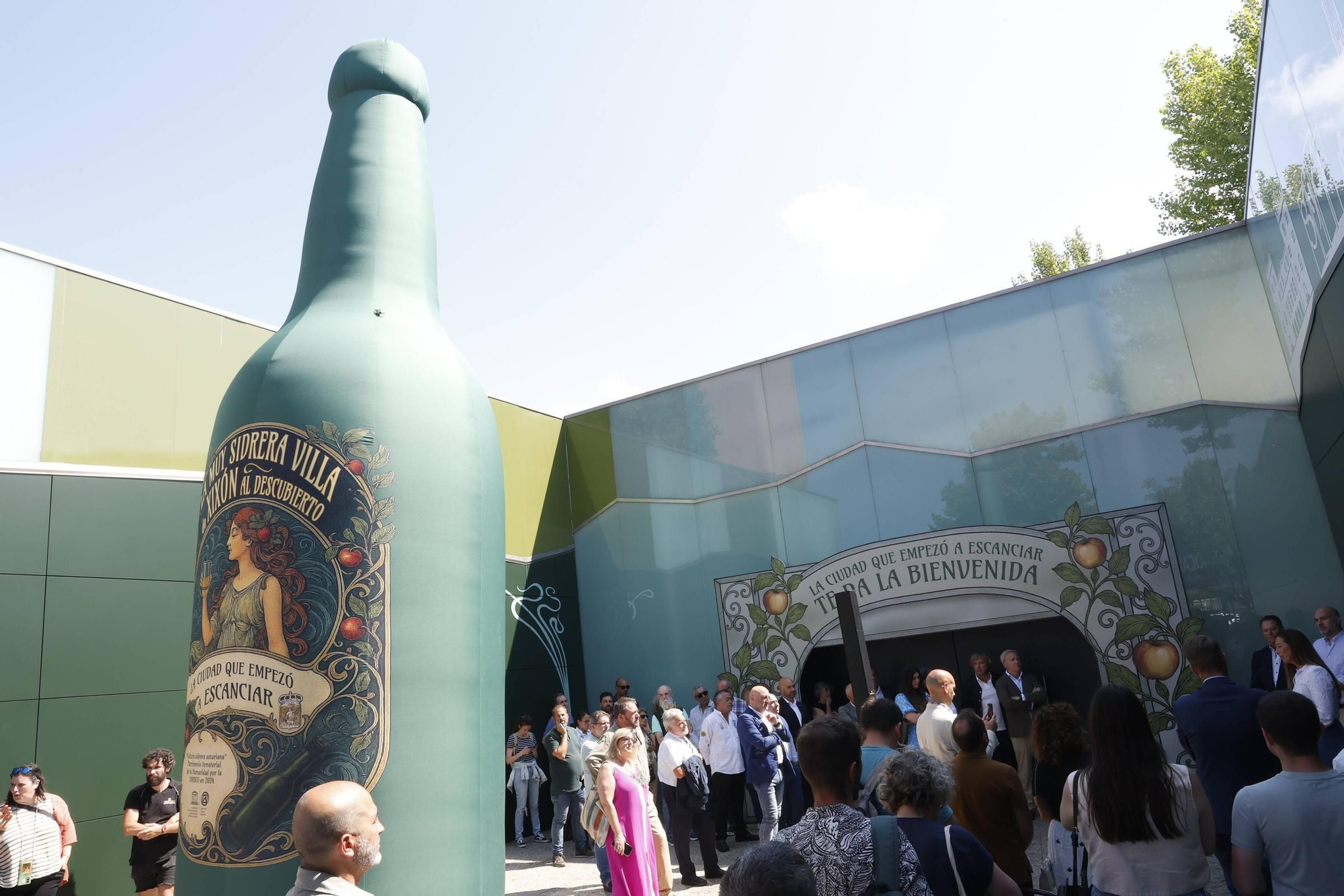 Gijón escancia su historia sidrera en la Feria de Muestras: así es el stand del Ayuntamiento (en imágenes)
