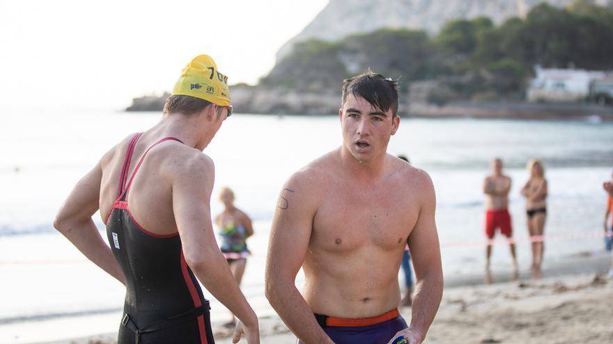 Miguel Bou se adjudica la Vuelta a nado Peñón de Ifach