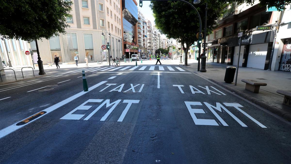 La calle Colón con el doble carril bus.