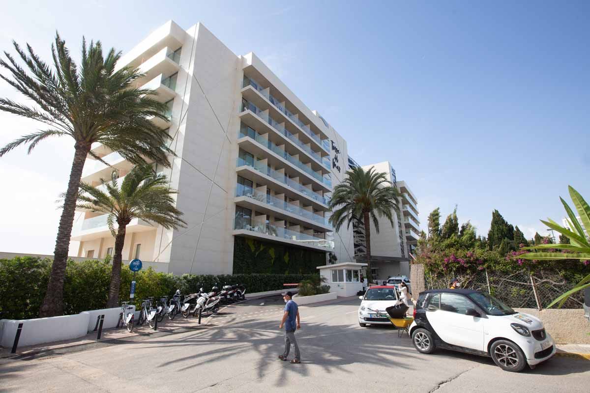 Violencia machista: Un joven mata a su pareja arrojándola por el balcón de un hotel de Ibiza y luego se suicida