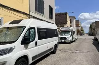 El reto municipal de poner orden  al turismo de caravanas en Mallorca