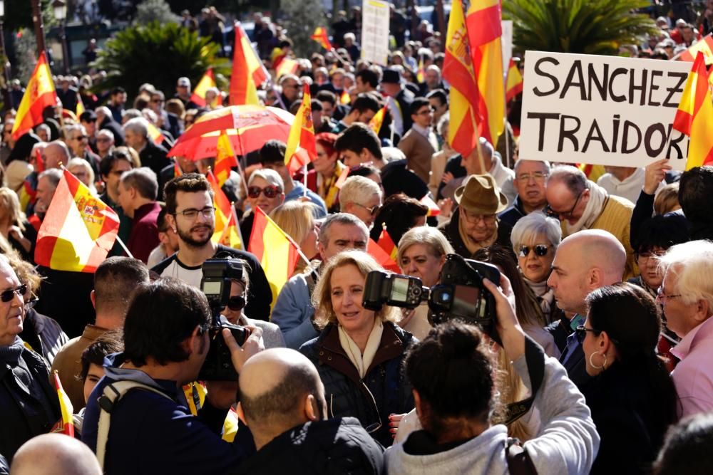 Más de 2.000 personas claman por "la unidad de España" frente al Ayuntamiento de Murcia