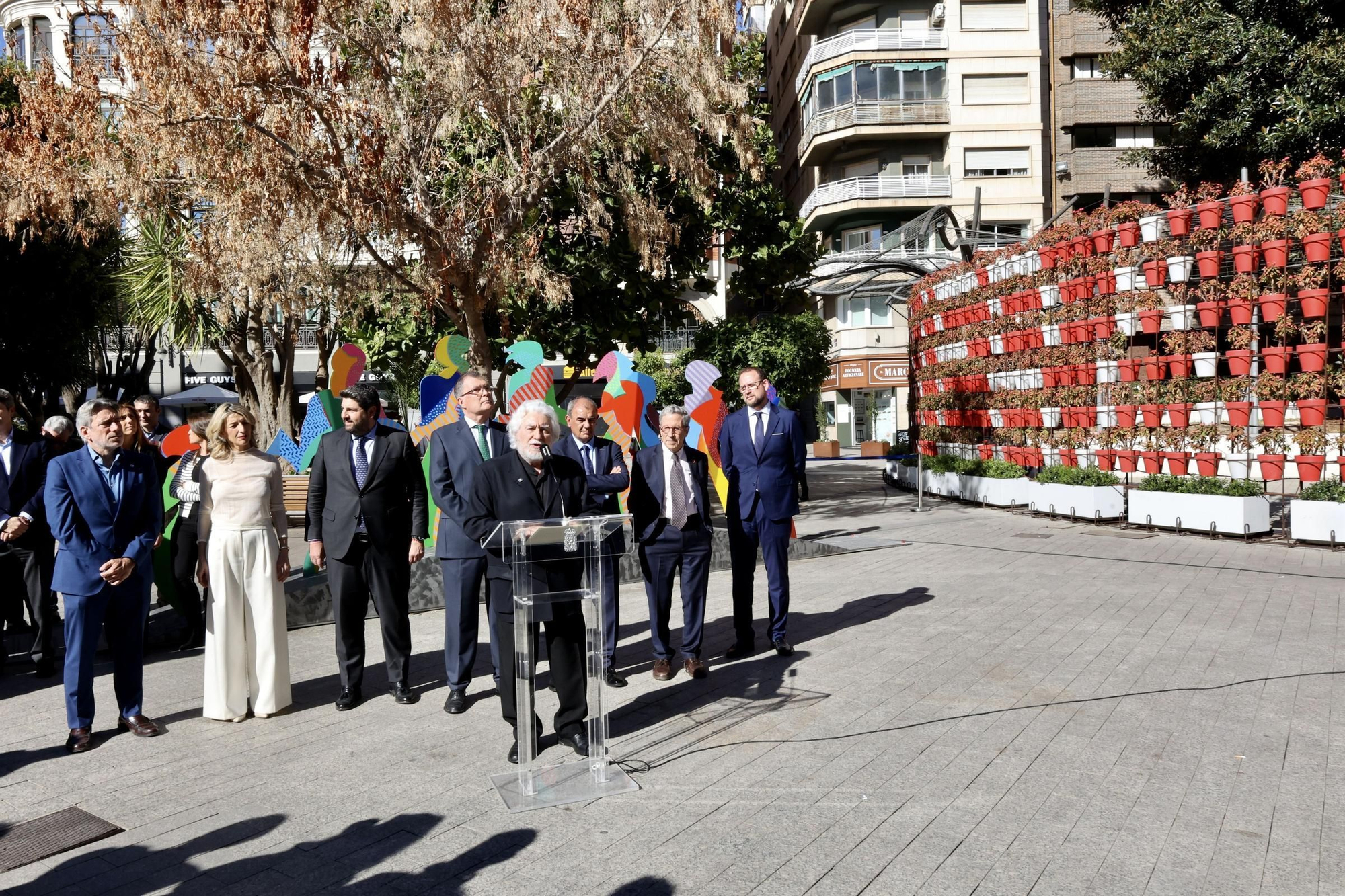La inauguración de la obra de Gabarrón para conmemorar que Murcia es Capital Española de la Economía Social, en imágenes