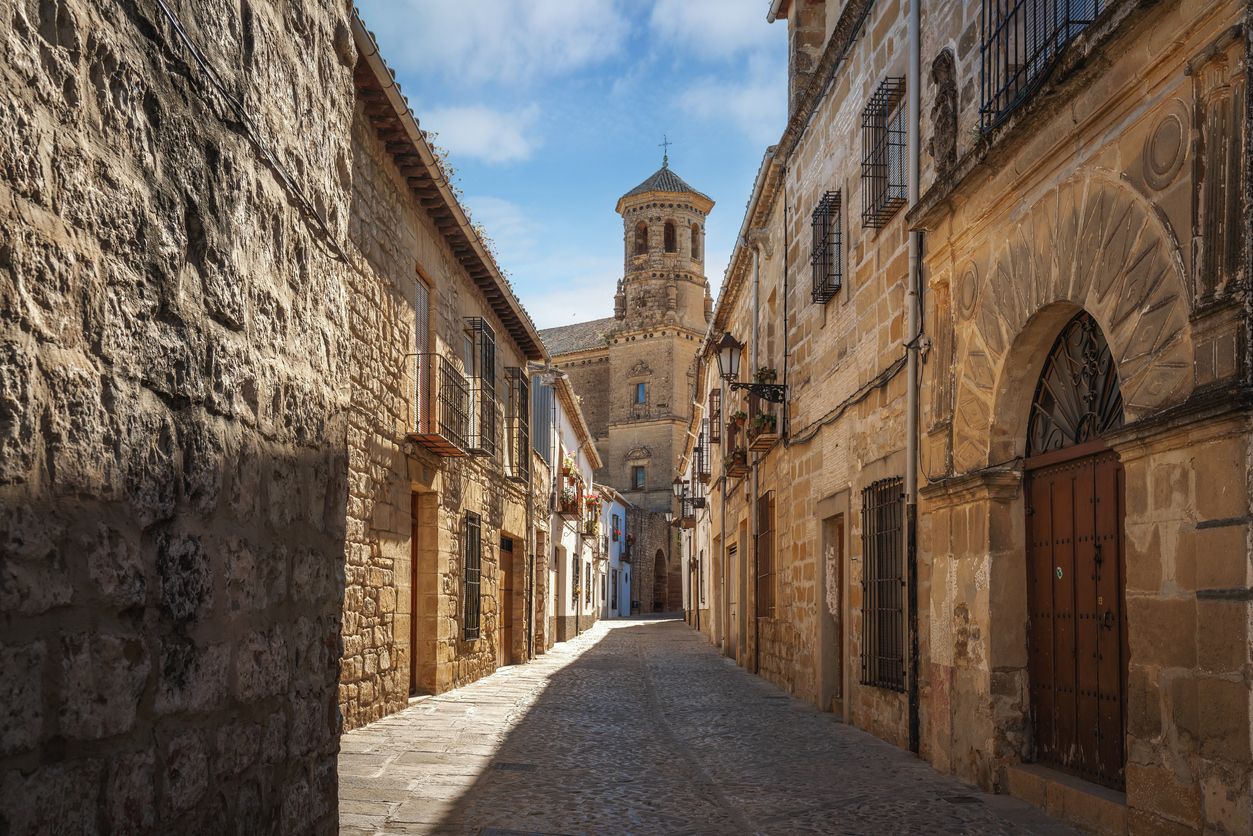 Vista desde una de las calles de Baeza, en Jaén