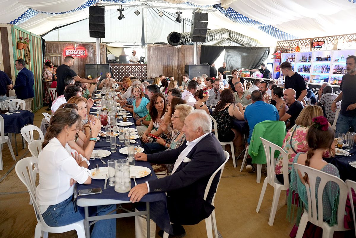 Un jueves brillante y soleado dispara la fiesta en El Arenal