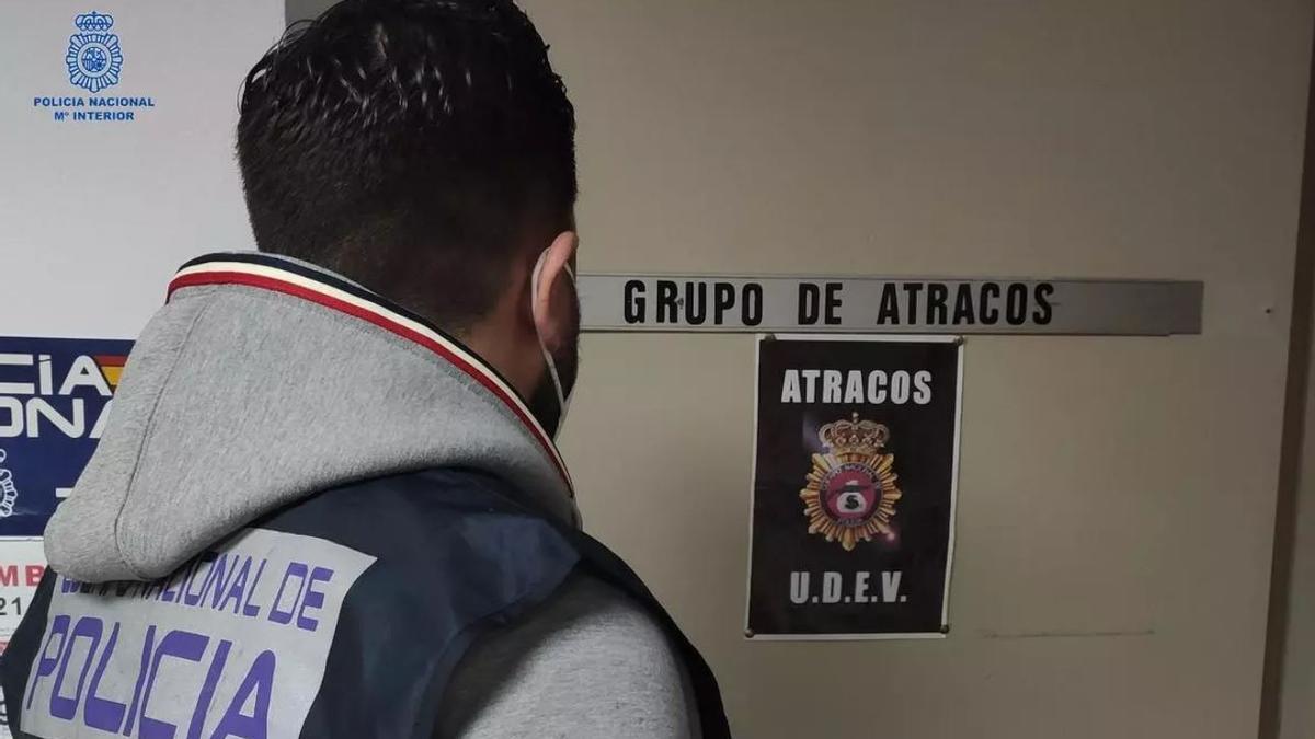 Imagen de archivo de un investigador del Grupo de Atracos.