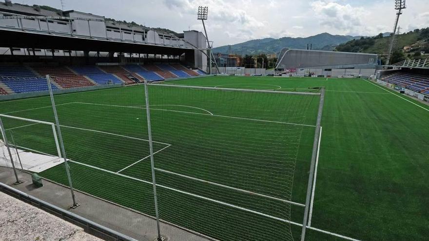 El estadio de Ganzábal, ayer, con el nuevo césped artificial.