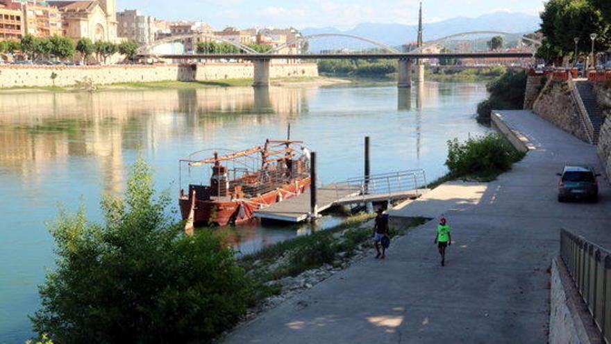 Els vaixells turístics es queden amarrats a port, oblidats en la desescalada