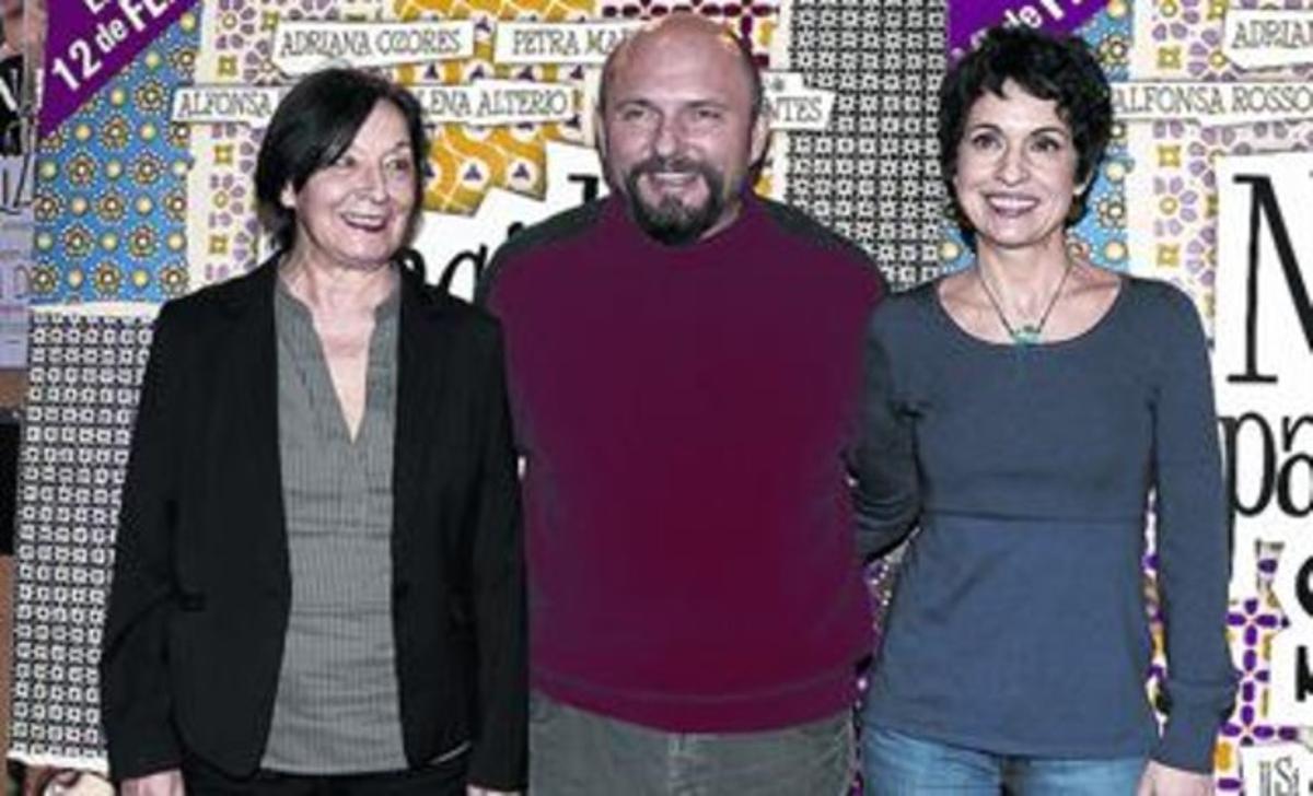 L’equip de la pel·lícula. Petra Martínez, Miguel Albaladejo i Adriana Ozores, al presentar el film. L’equip de la pel·lícula. Petra Martínez, Miguel Albaladejo i Adriana Ozores, al presentar el film.