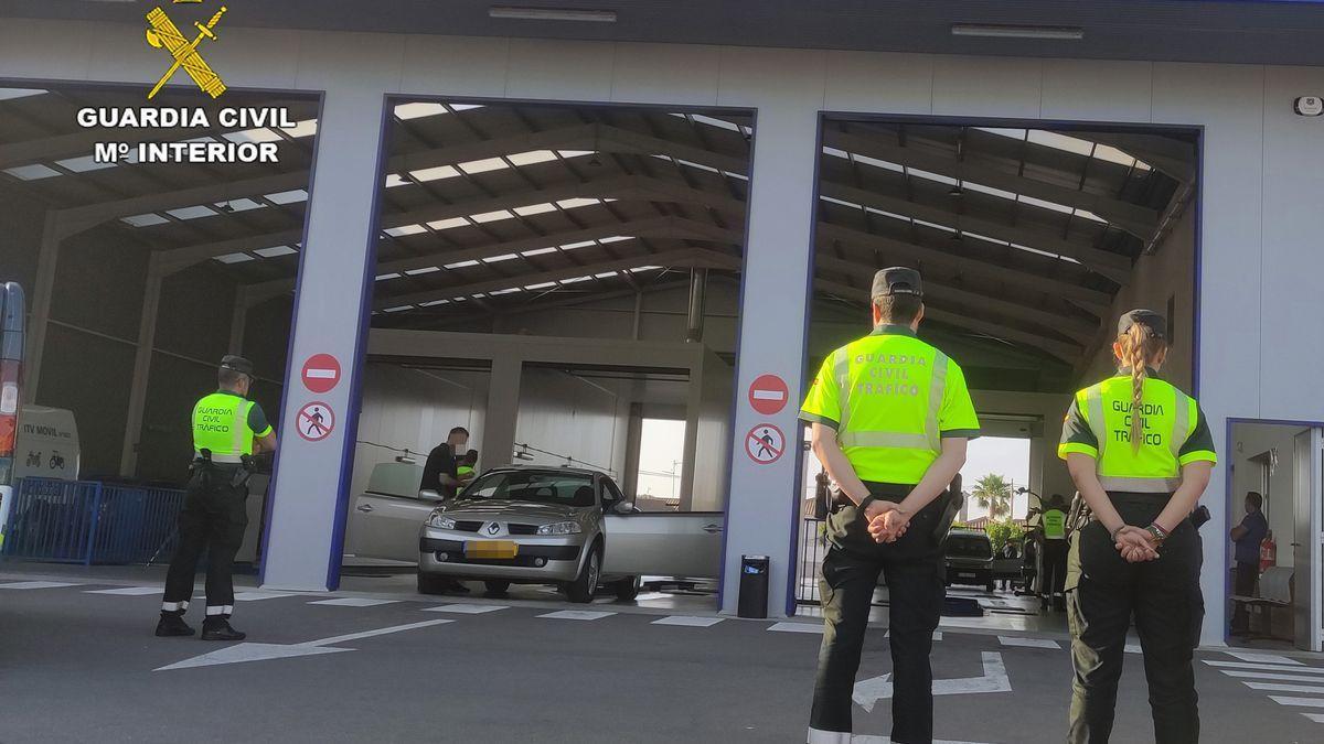 Detenidos en Murcia por pasar inspecciones técnicas a vehículos con deficiencias.