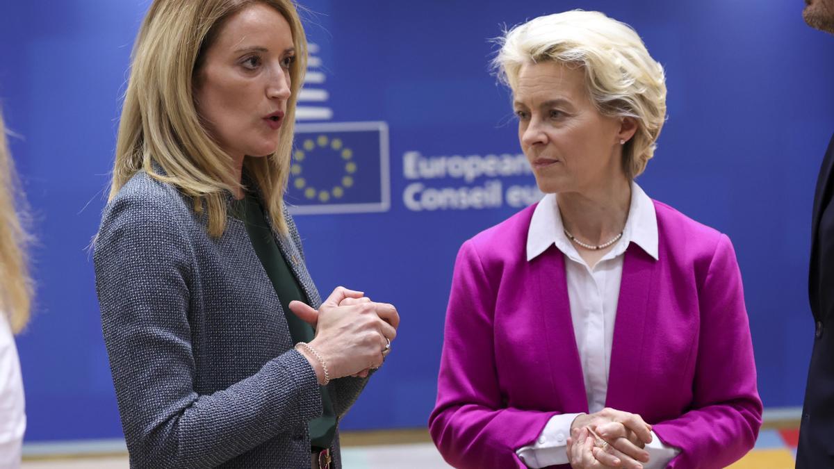La presidenta del Parlamento Europeo, Roberta Metsola, junto a la presidenta de la Comisión Europea, Ursula von der Leyen