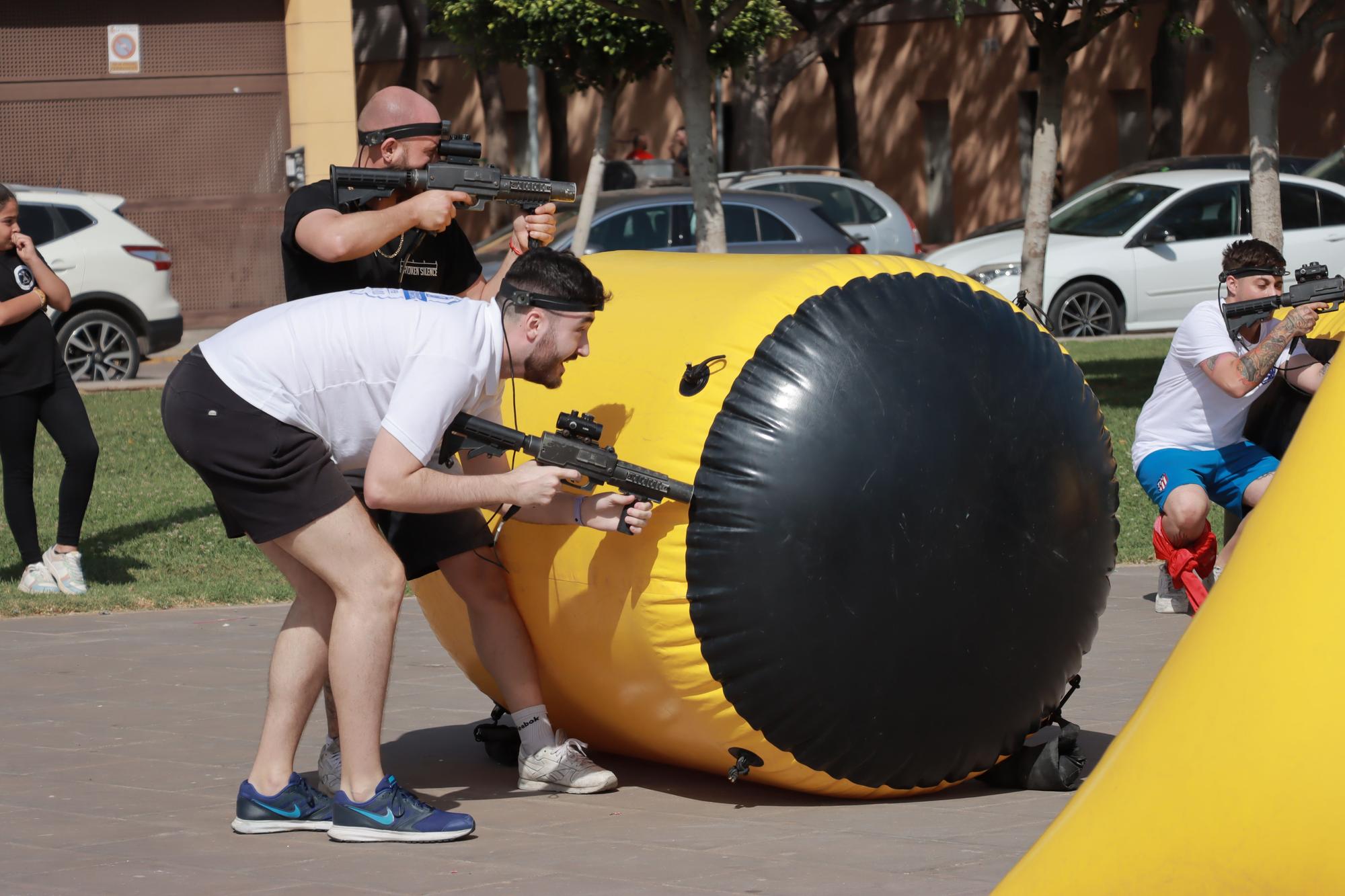 Las mejores fotos del 'laser combat' de las fiestas de Vila-real