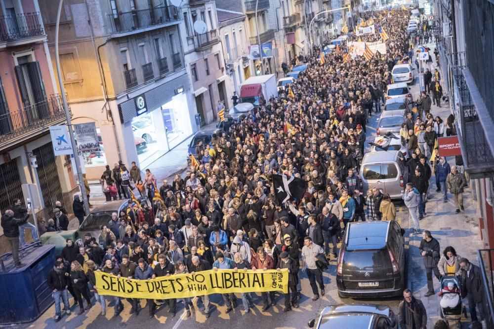 Milers de persones es manifesten a Manresa per la