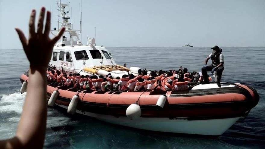 Salvamento Marítimo recupera cuatro cadáveres y rescata a 307 inmigrantes en el Estrecho