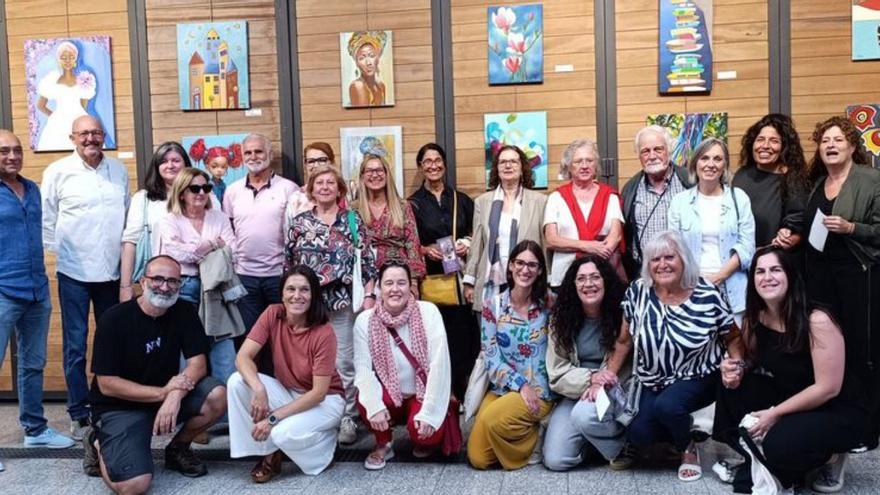 Alumnos de pintura muestran sus obras en A Fábrica