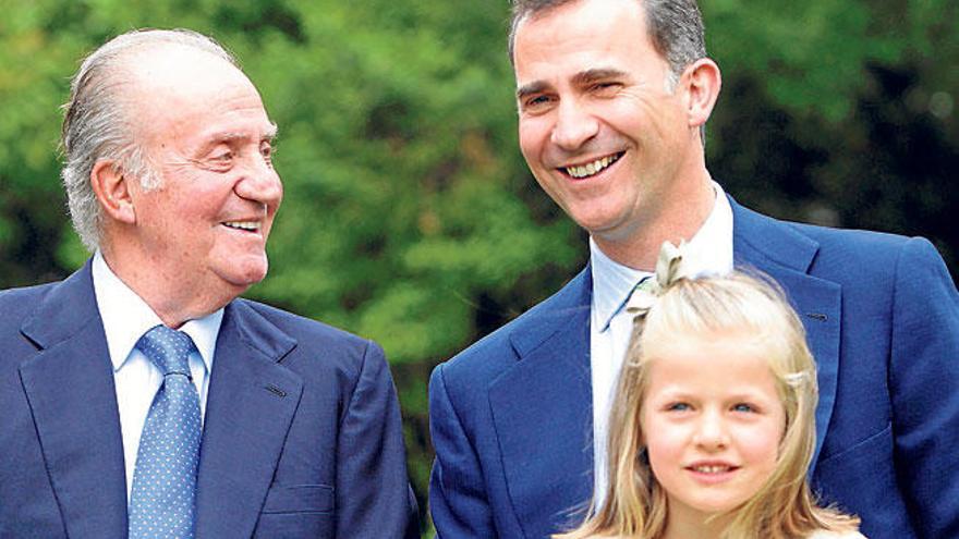 El Rey, el Príncipe y la infanta Leonor.