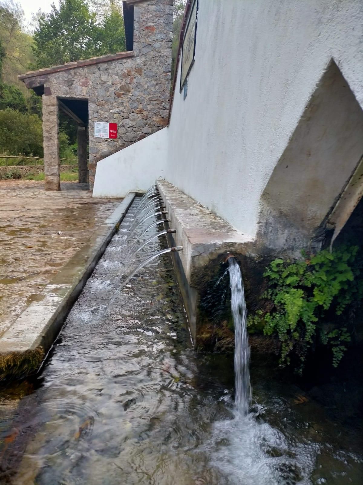 The Castro fountain, in which a large quantity of quality water circulates.