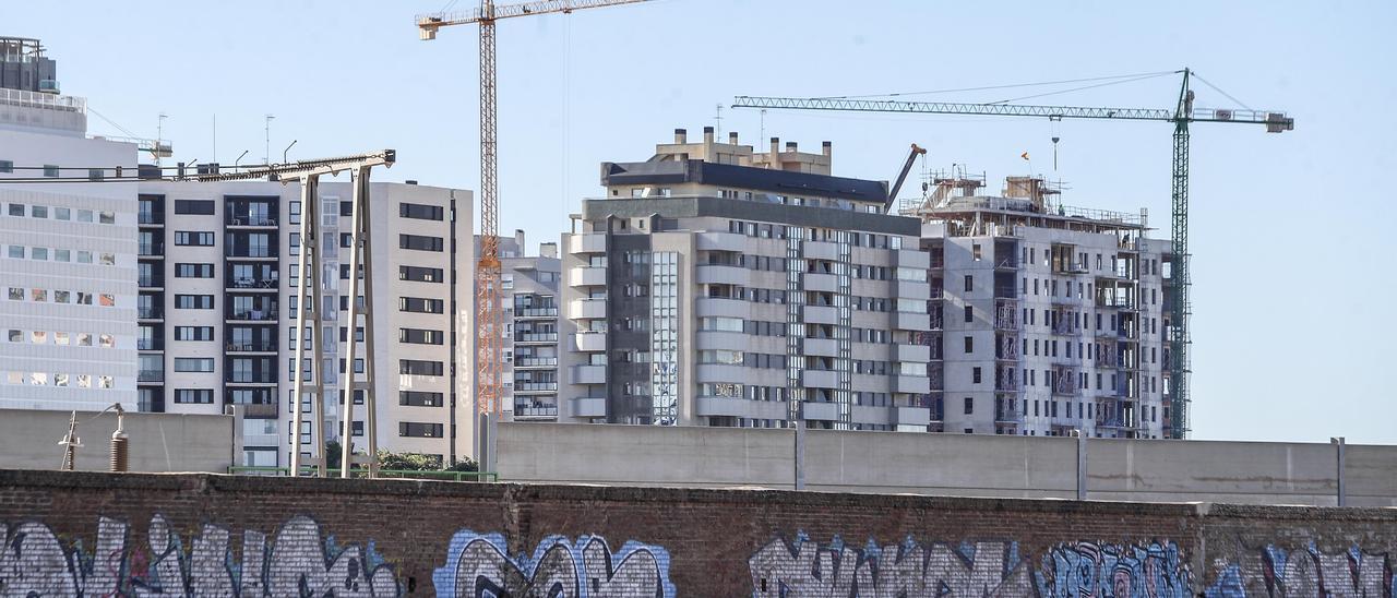 Construcción de viviendas en València.