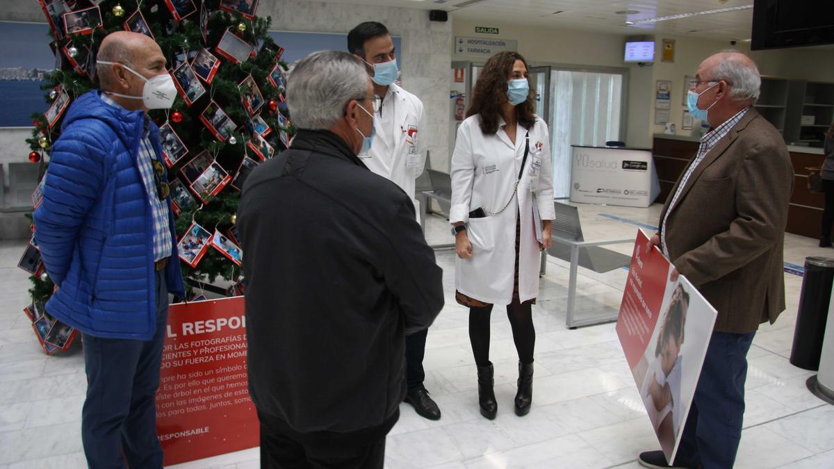 Imagen del acto de entrega de la ayuda a Alimentos Solidarios