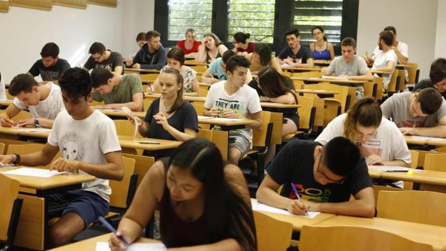 El TSJCV paraliza las becas a universitarios que excluían a alumnos de la privada