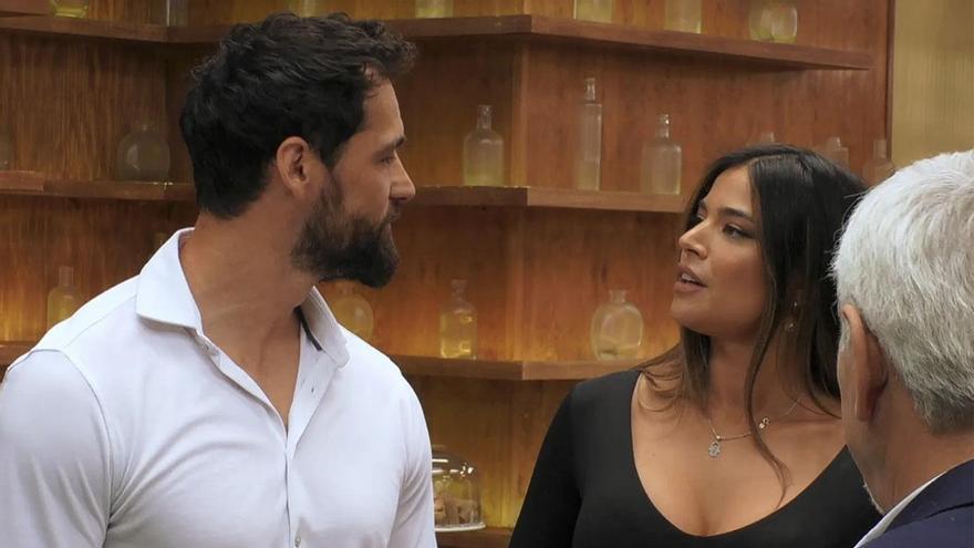 Die Kellnerin von 'First Dates' bekommt ein Date und stiehlt einer Teilnehmerin einen Single: "Mir haben die Beine gezittert"