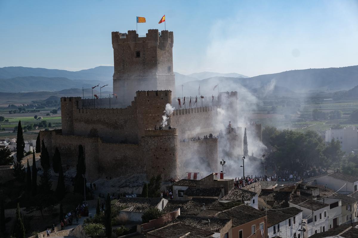 Los moros toman en el Castillo de Villena