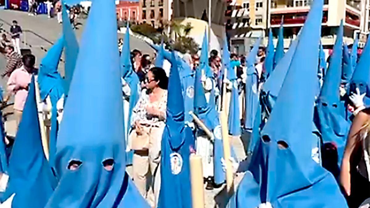 Vídeo | Nazarenos de San Esteban en filas de tres en las Setas de la Encarnación
