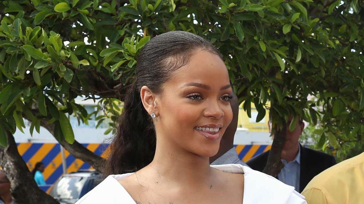 Rihanna llega a Barbados y se zampa un bocata