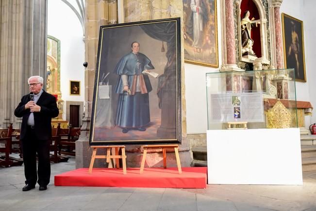 Presentación del retrato, cáliz y mitra de don ...