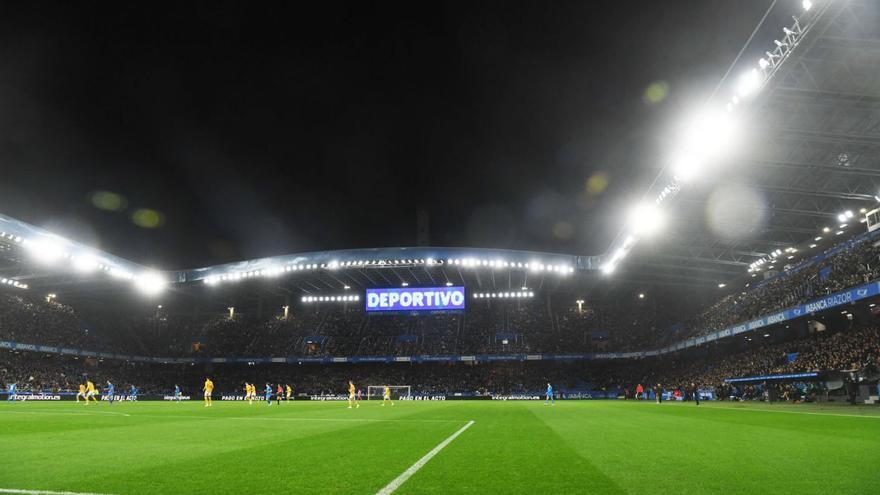 Vista general de Riazor durante un partido del Deportivo ante Unionistas. |  // CARLOS PARDELLAS