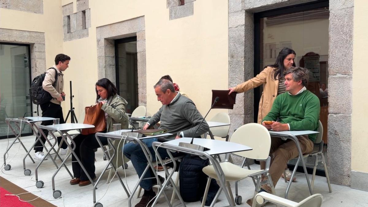 Los concejales del Grupo Socialista de Llanes abandonan el pleno.