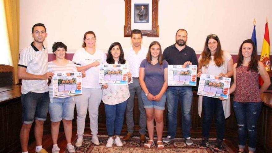 Presentación del torneo de fútbol femenino en Ponte Caldelas. // FDV