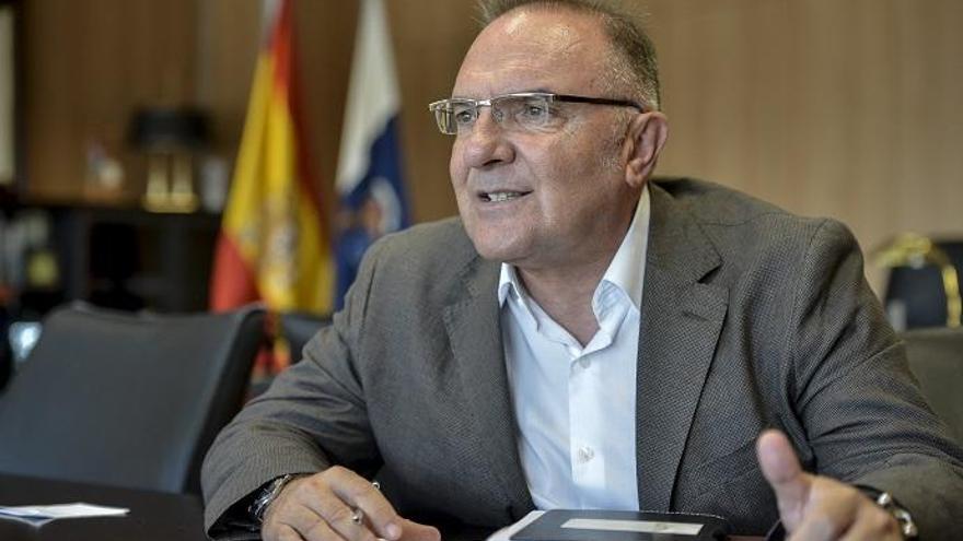 El consejero de Sanidad del Gobierno de Canarias, José Manuel Baltar