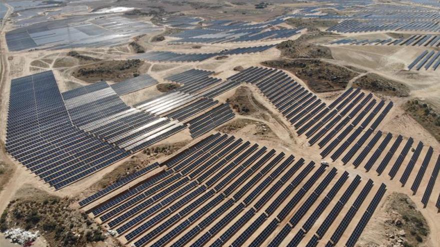 El macrocomplejo fotovoltaico situado en Escatrón, Chiprana y Samper de Calanda, uno de los mayores de España. | EL PERIÓDICO