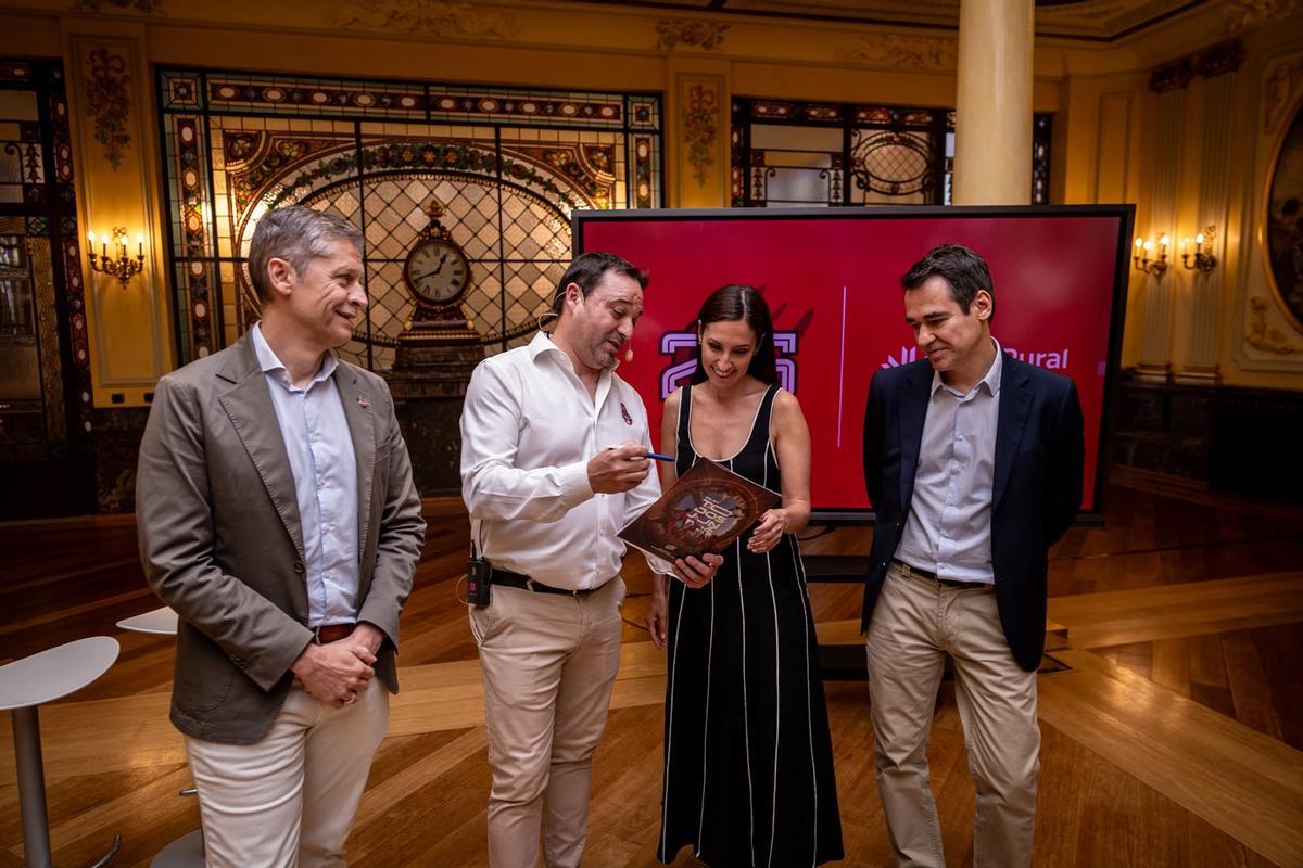 Nacho Semavilla, director de Negocio, David Aso, 'speaker', Cristina Martín, directora de 'marketing' de Caja Rural, y Carmelo Blas, del área de 'ticketing'.
