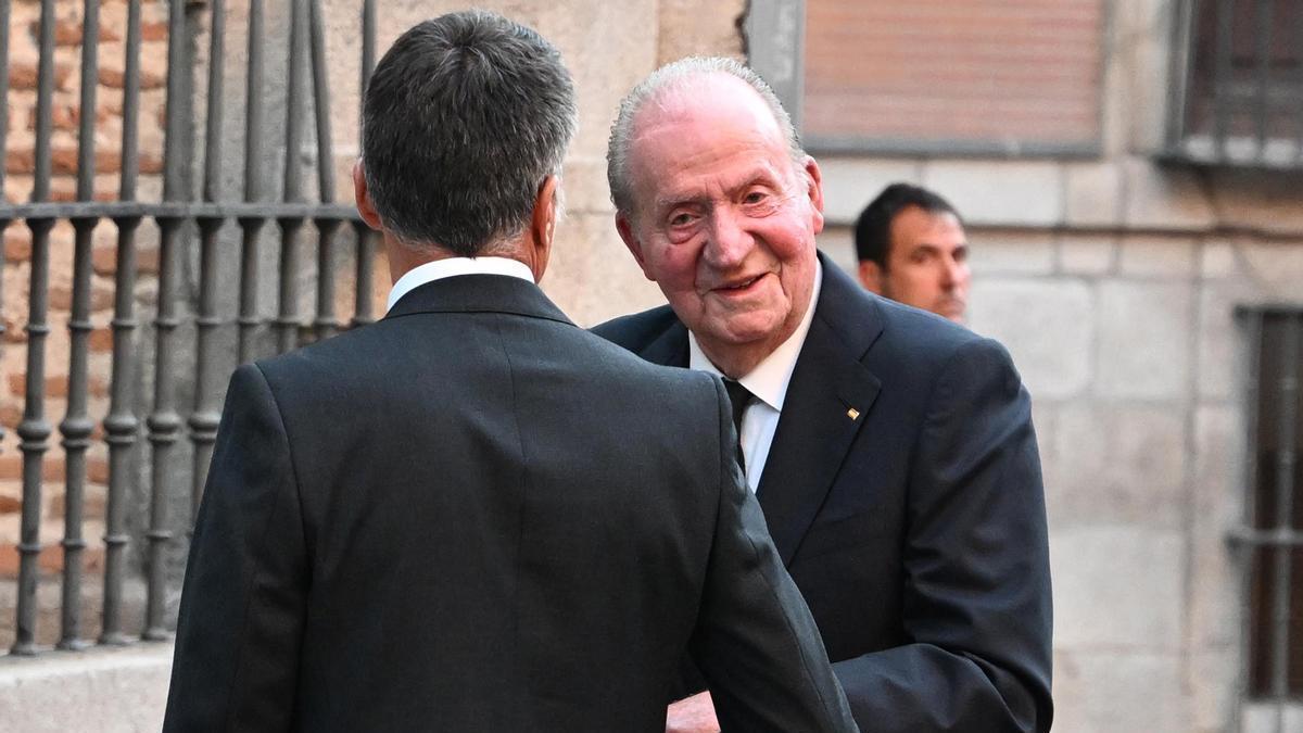 El Rey Juan Carlos a su llegada a la Catedral Castrense ante el funeral por Juan Gómez-Acebo, a 08 de septiembre de 2024, en Madrid