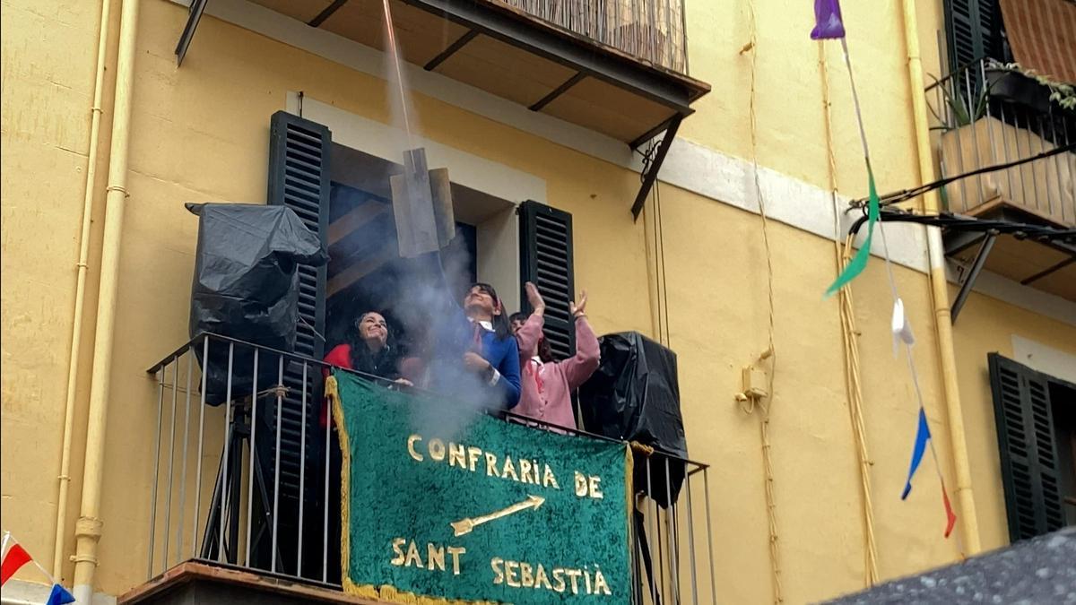 Sant Sebastià alternativo 2024 | Así ha sido el tradicional chupinazo en el Bar Ca'n Vinagre de Palma