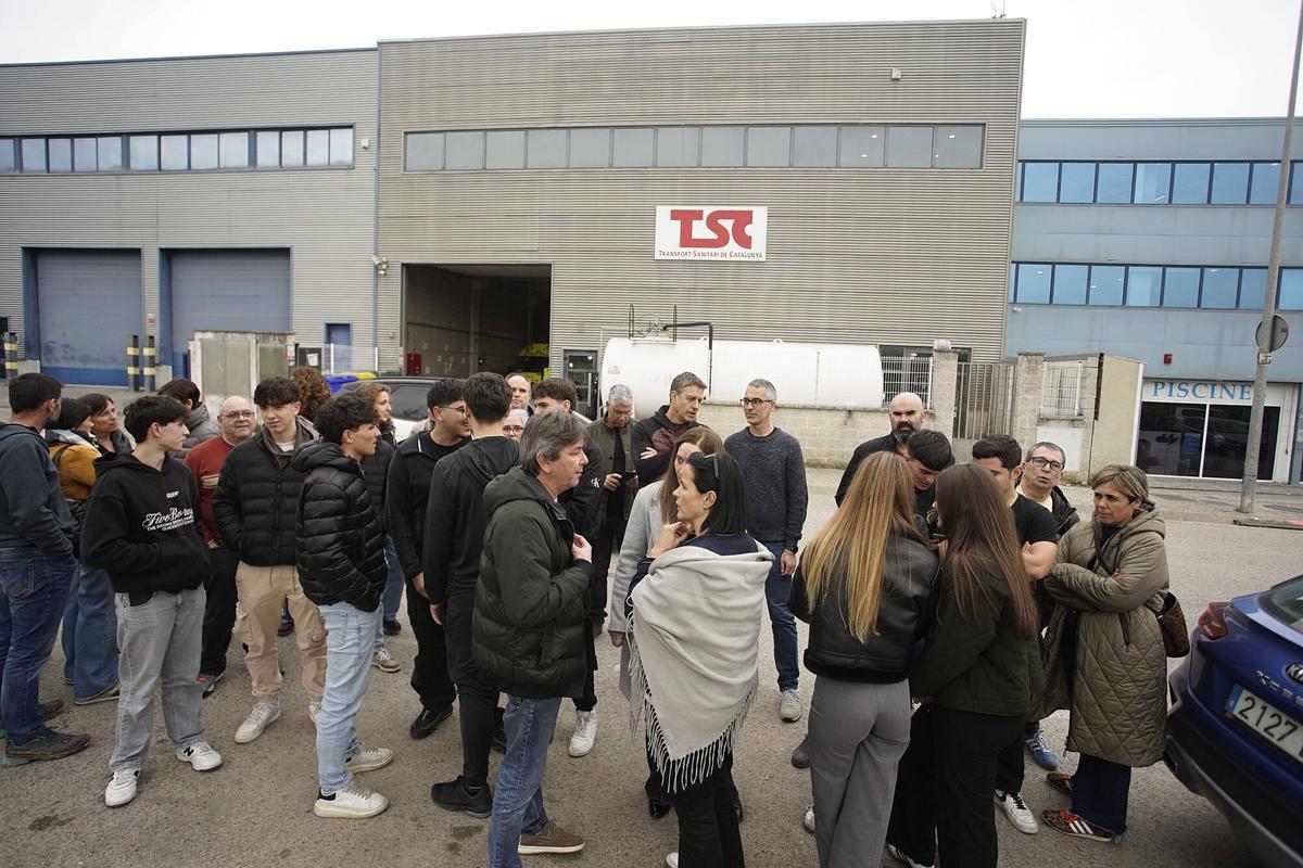 info_outline Les imatges de la protesta de les famílies que els seus fills estudien un cicle formatiu d’emergències mèdiques i els han prohibit fer pràctiques en ambulàncies
