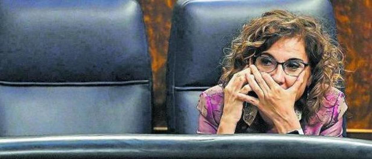 La  ministra María Jesús Montero ayer en el pleno del Congreso tras anunciar el nuevo plan fiscal.