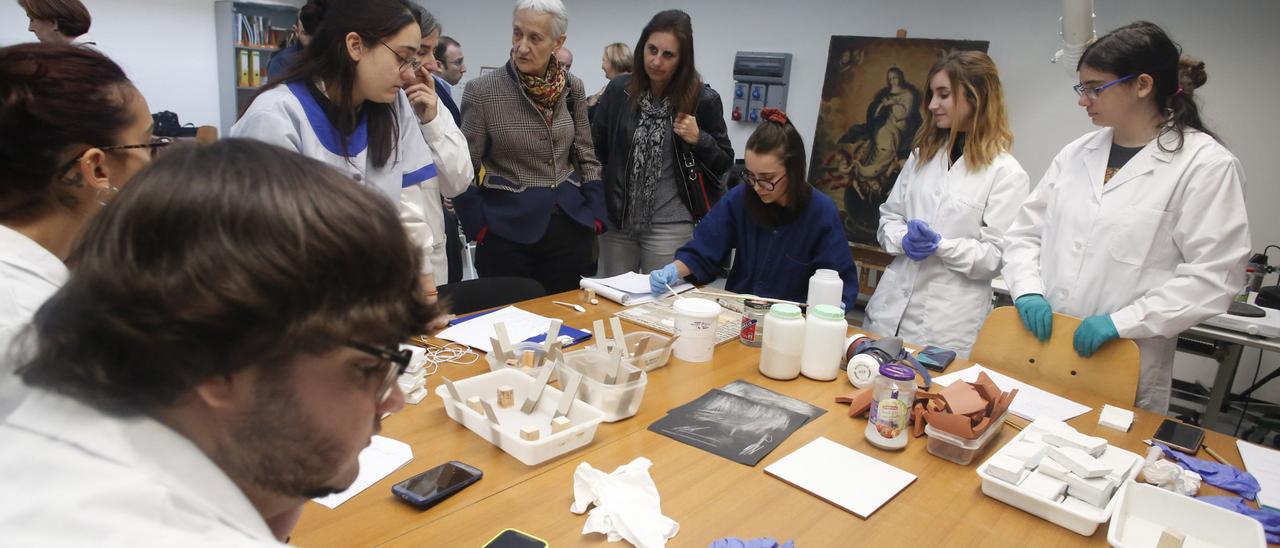 La exconsejera de Educación, Carmen Suárez, en una pasada visita a la nueva sede de la Escuela de Arte.