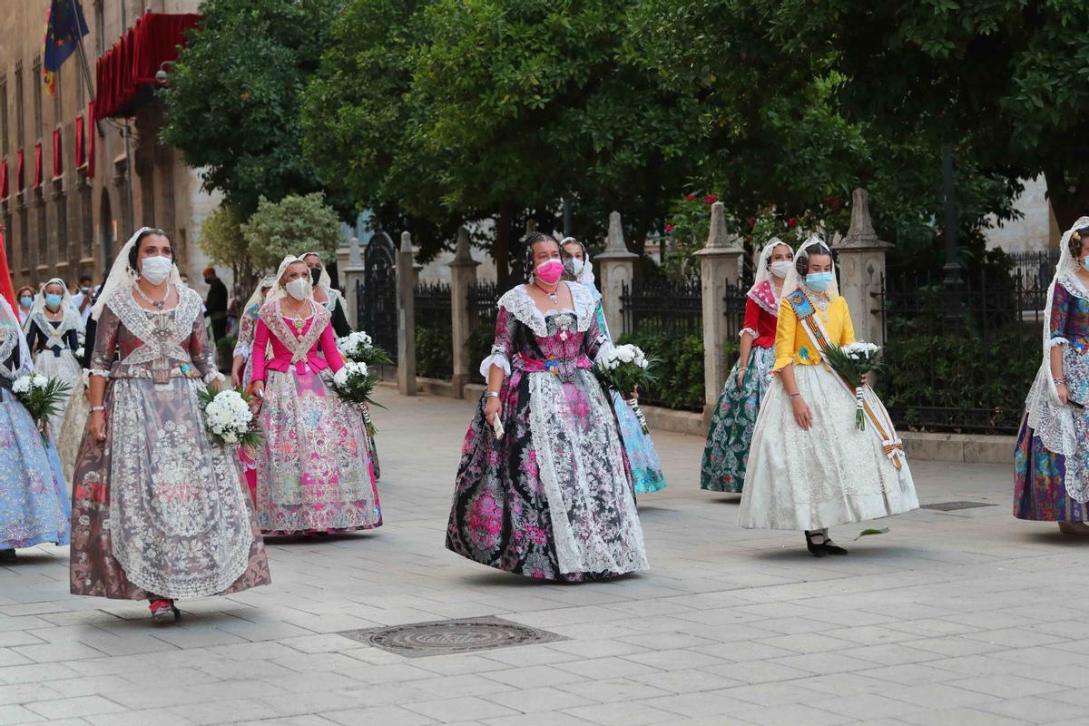 Búscate en el primer día de la ofrenda por la Calle Caballeros de las 20:00 a las 21:00