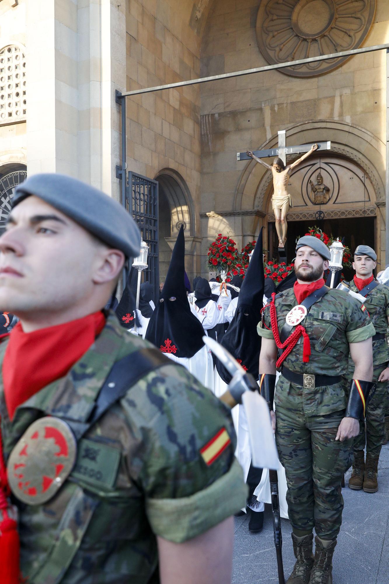 En imágenes: Así fue la multitudinaria procesión del Jueves Santo en Gijón